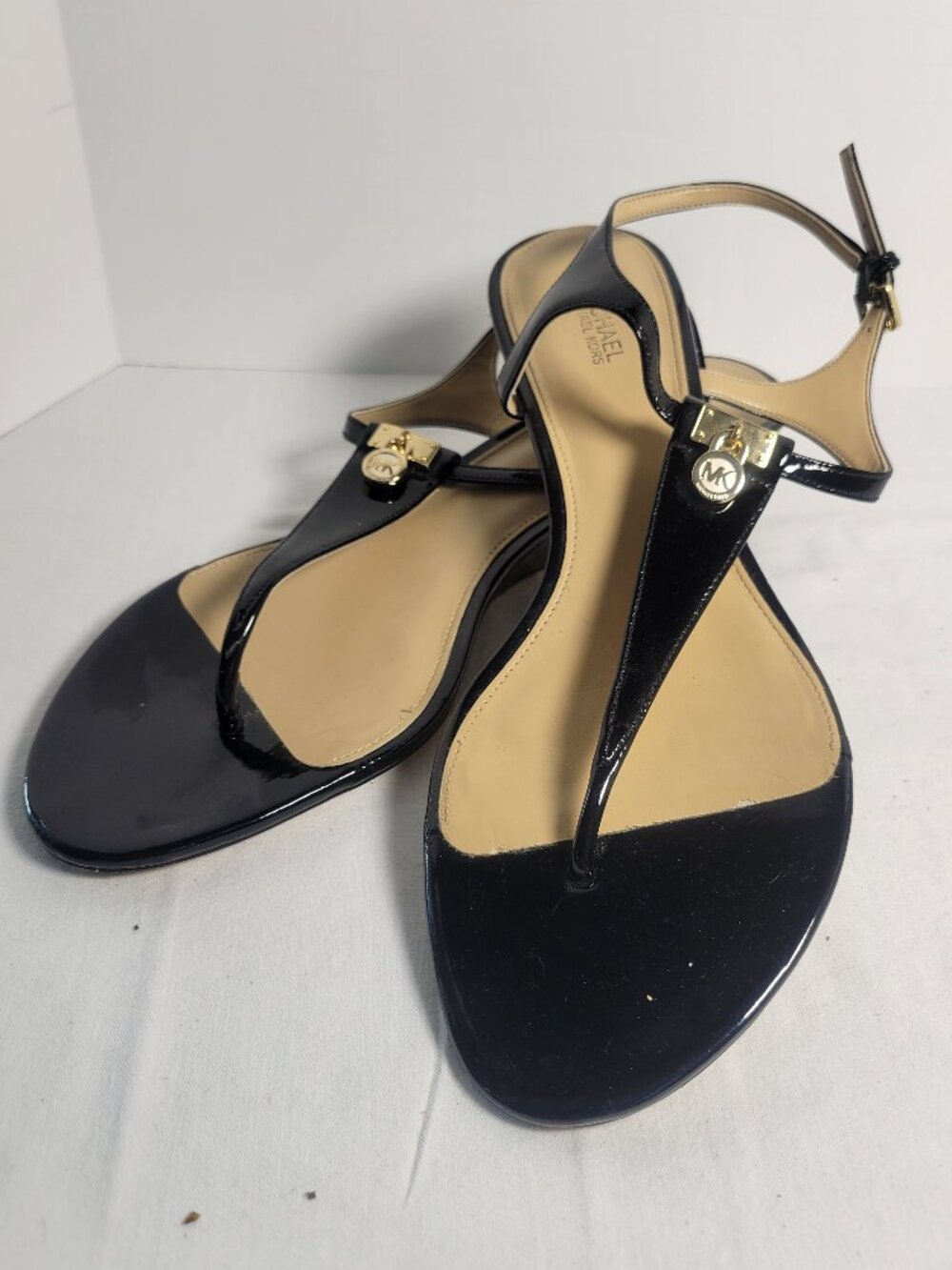 Michael Kors Black Patent T Strap Wedge Sandals Gold Logo Women's 9.5M